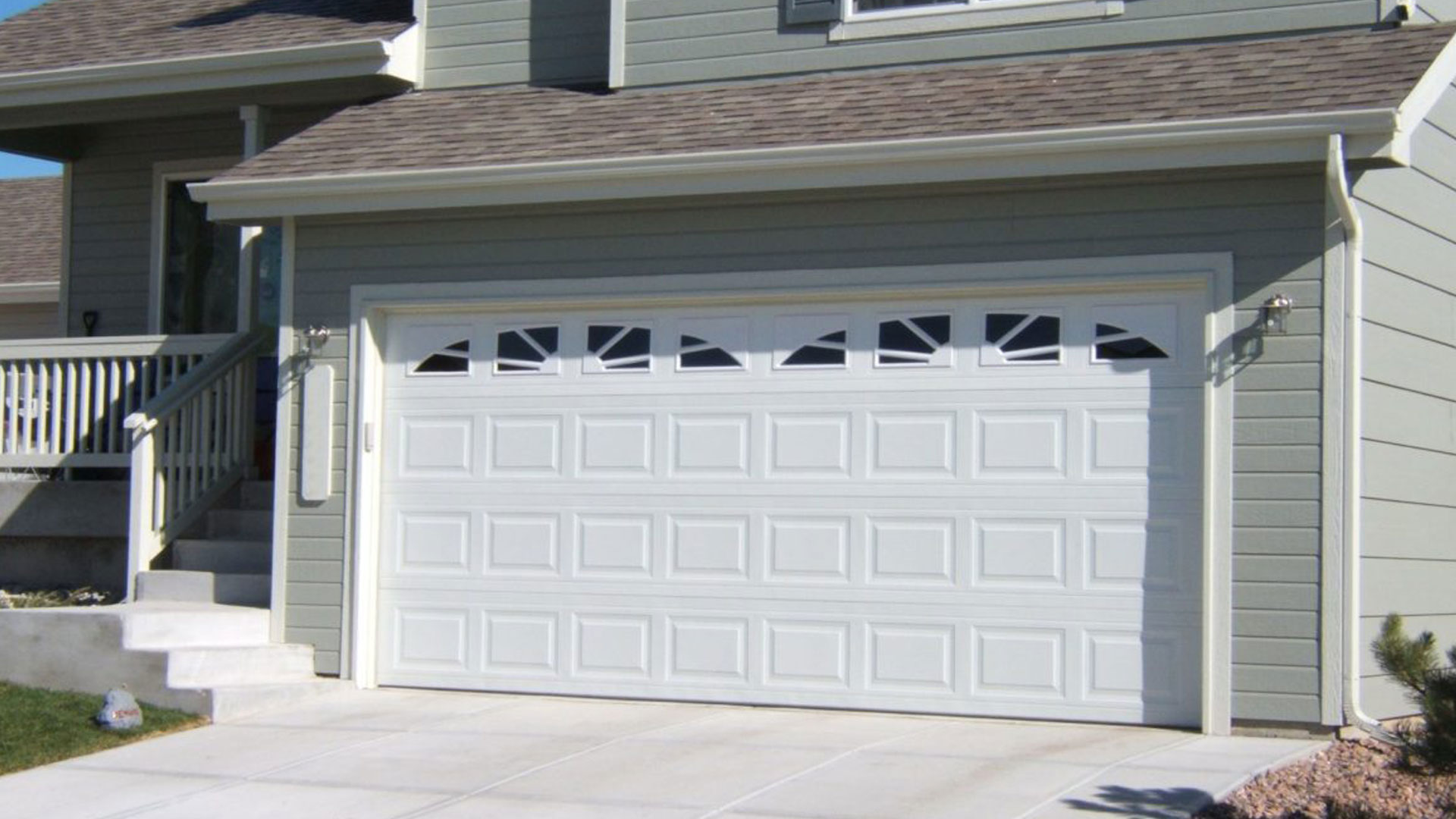 CONTEMPORARY GARAGE